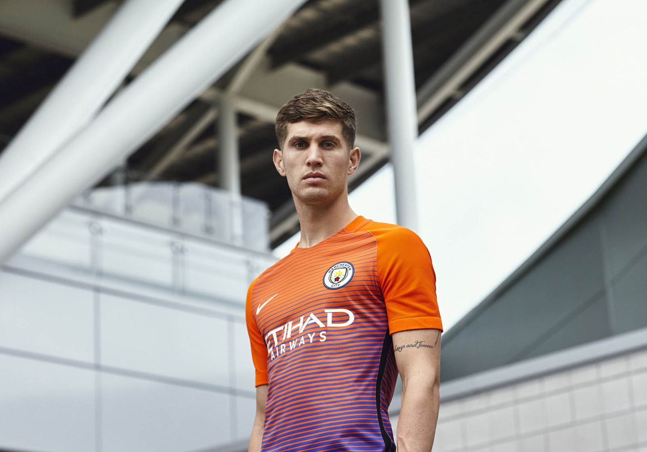 Manchester City come Inter e Roma: la terza maglia ricorda una famosa  bibita | Calcio e Finanza