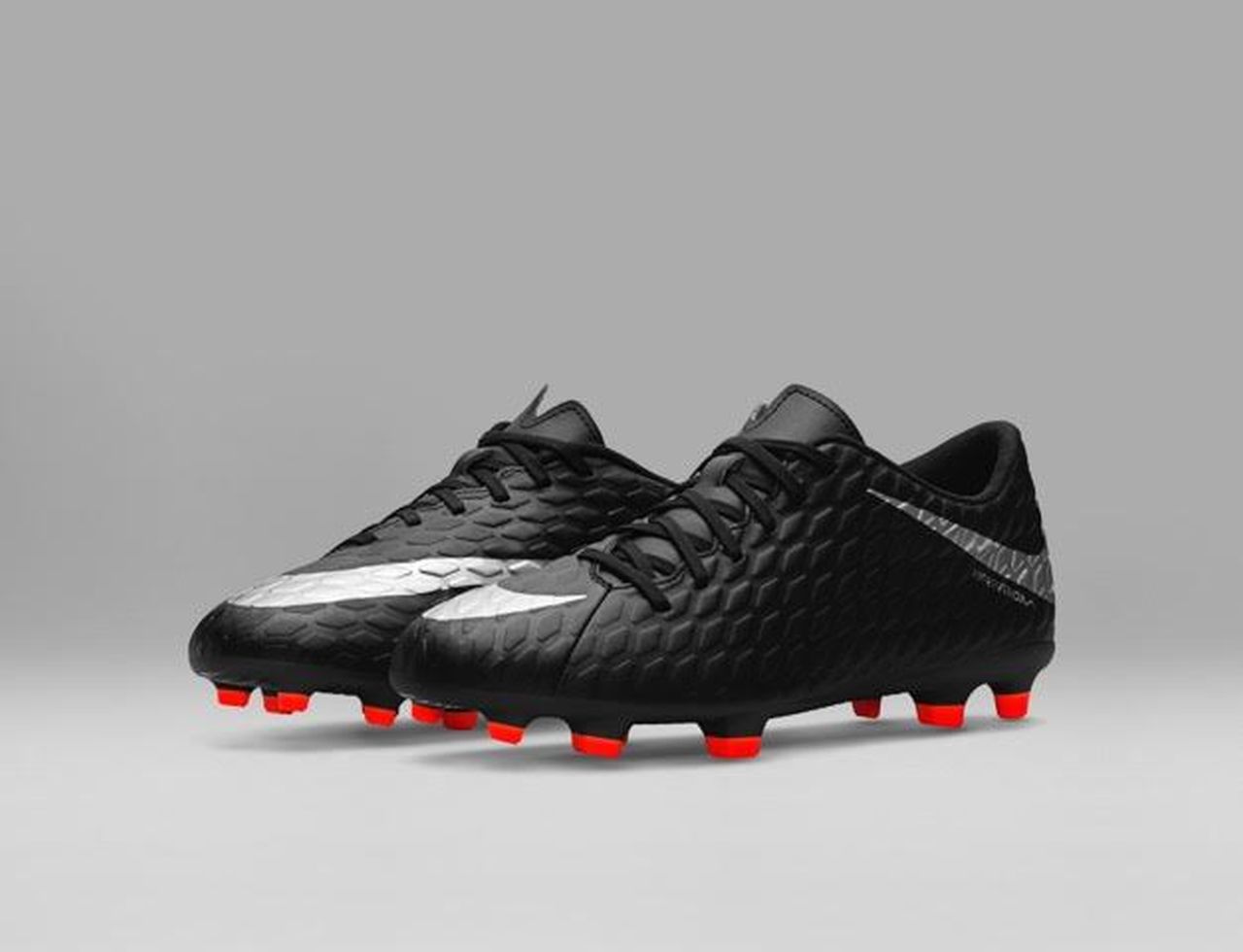 Nike presenta le Hypervenom 3 Strike Night: le nuove scarpe di Aubameyang e  Icardi | Calcio e Finanza