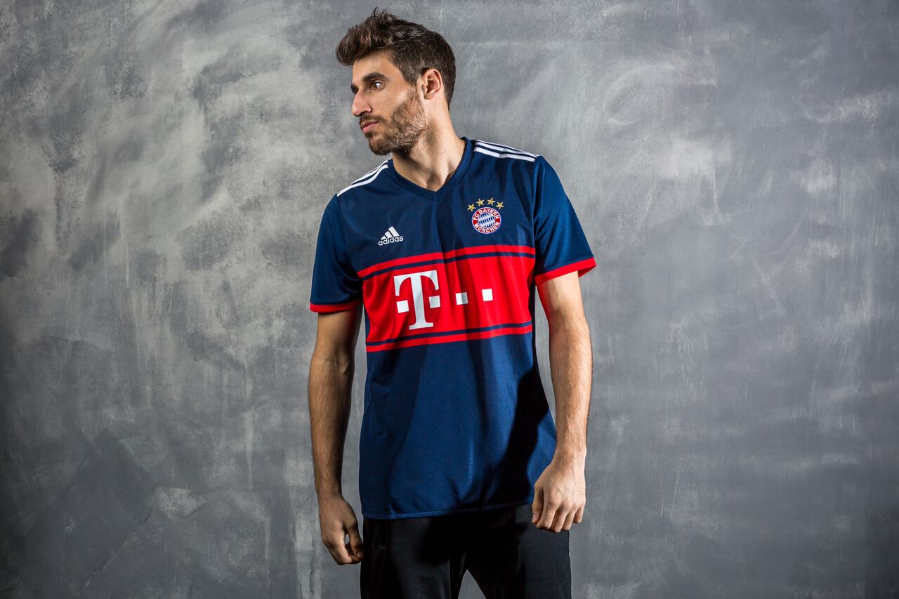 Bayern Monaco, Adidas si ispira agli anni '90 per la seconda maglia 2017-18  | Calcio e Finanza