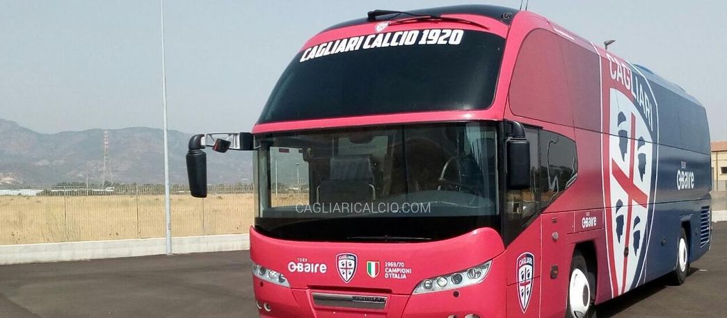 nuovo pullmann rossoblù cagliari