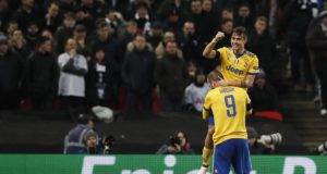 Tottenham Juventus, l'esultanza di Dybala e Higuain (Insidefoto.com)