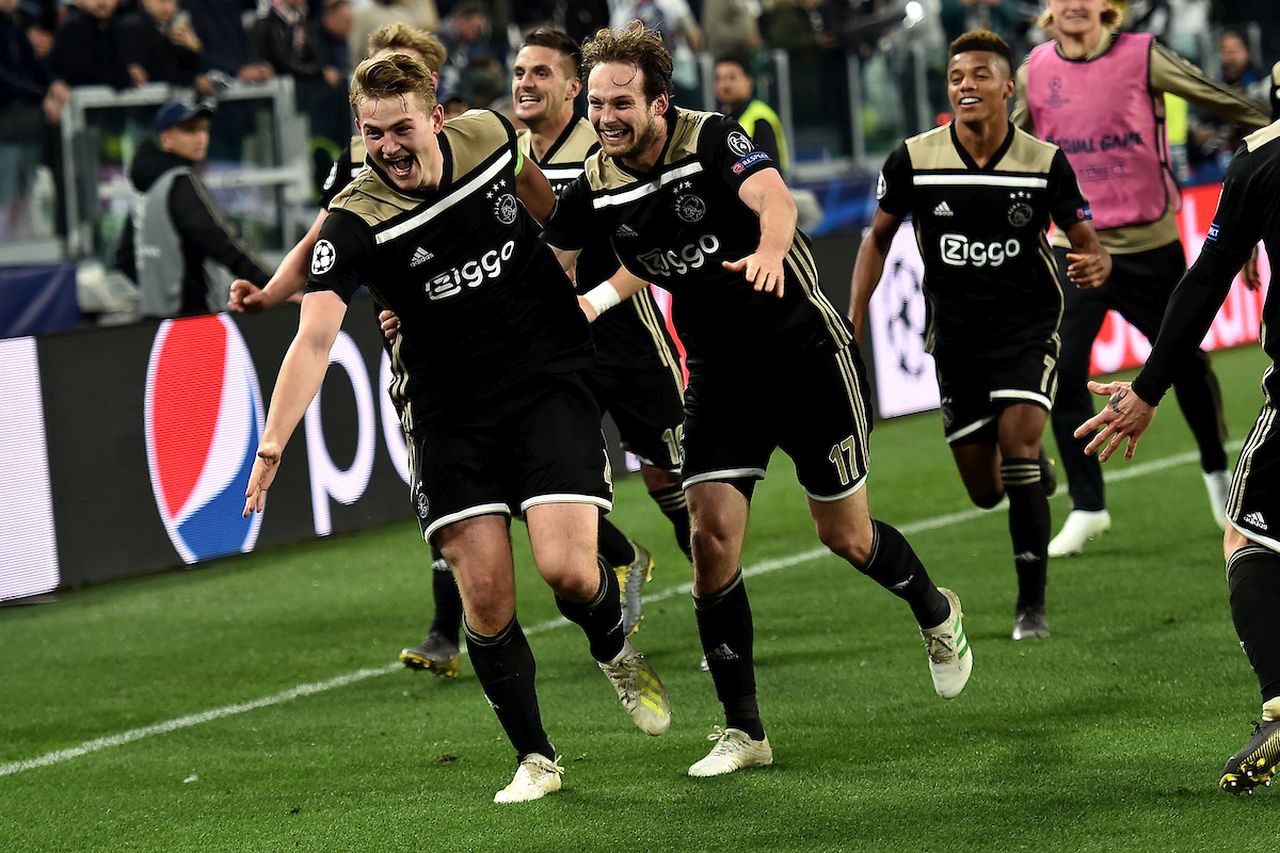 Ajax e Adidas presentano la divisa home 2019/2020 | Calcio e Finanza
