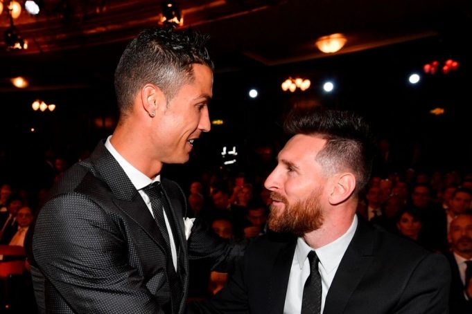 Cristiano Ronaldo e Leo Messi (Photo credit should read BEN STANSALL/AFP/Getty Images)