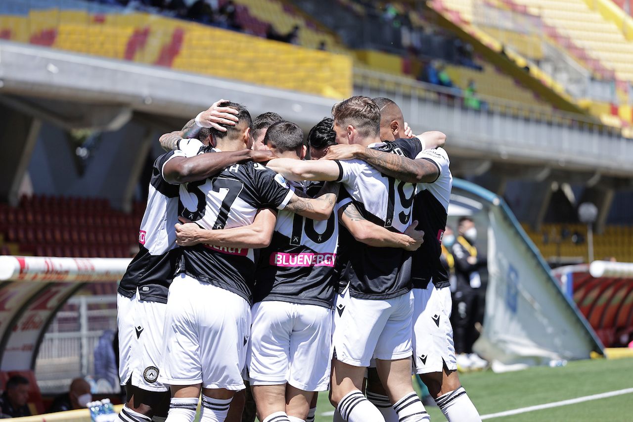L'Udinese svela la maglia per i 125 anni firmata Macron | Calcio e Finanza