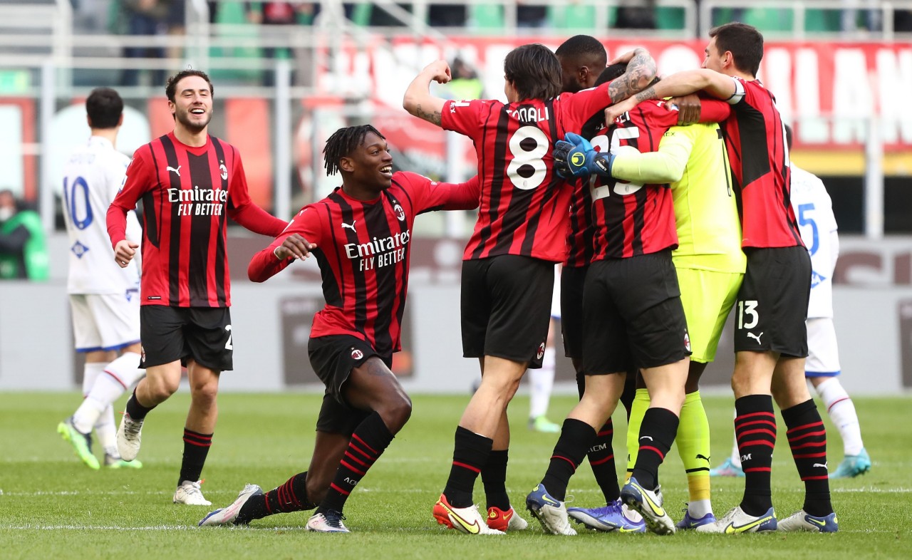 Il Milan torna al bianco e rosso per la maglia Away 2022/23