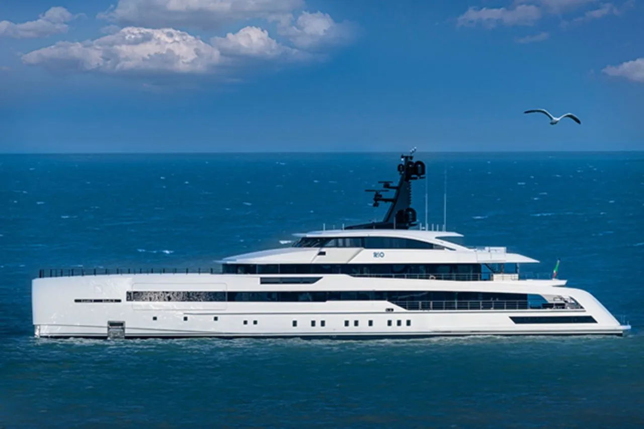 ferretti yacht ipo a Hong Kong