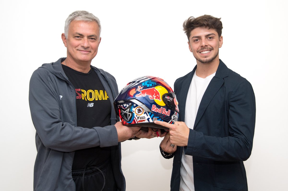 La Roma sbarca in MotoGp, il Lupetto sul casco di un pilota | Calcio e  Finanza