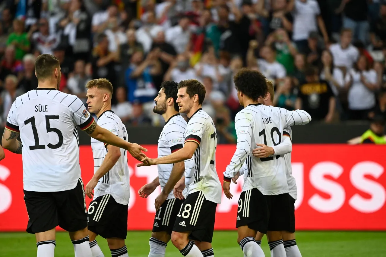 TISCH Set 2 Collane Bandiera Della Germania Per Fan - 105 Cm - Accessori Per Feste Di Calcio