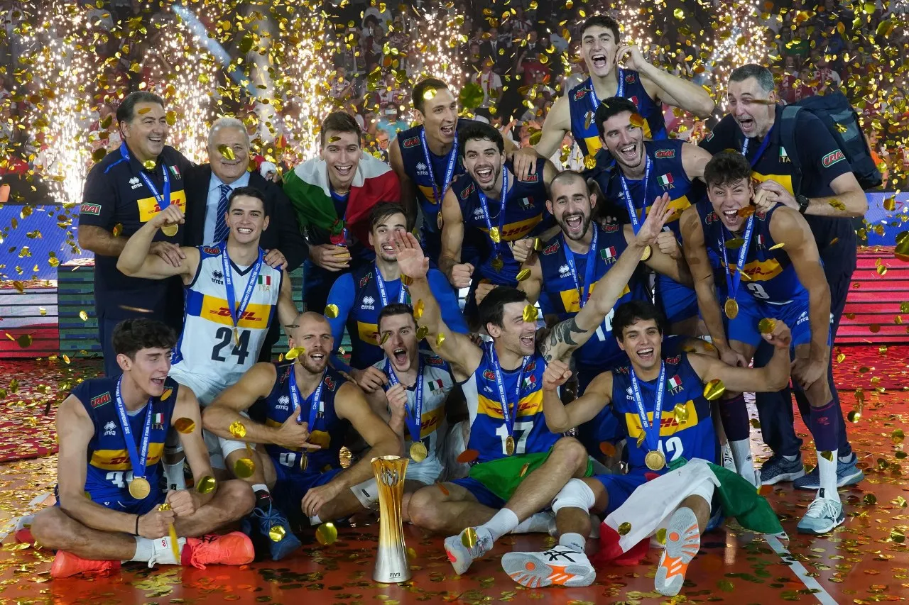 VOLLEYBALL-WORLD-POL-ITA-FINAL-TROPHY