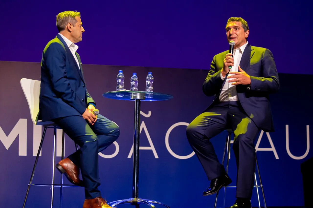 DB8F33DE-A319-46F1-8F56-FB777845E16F