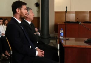 Messi chiude società italiana