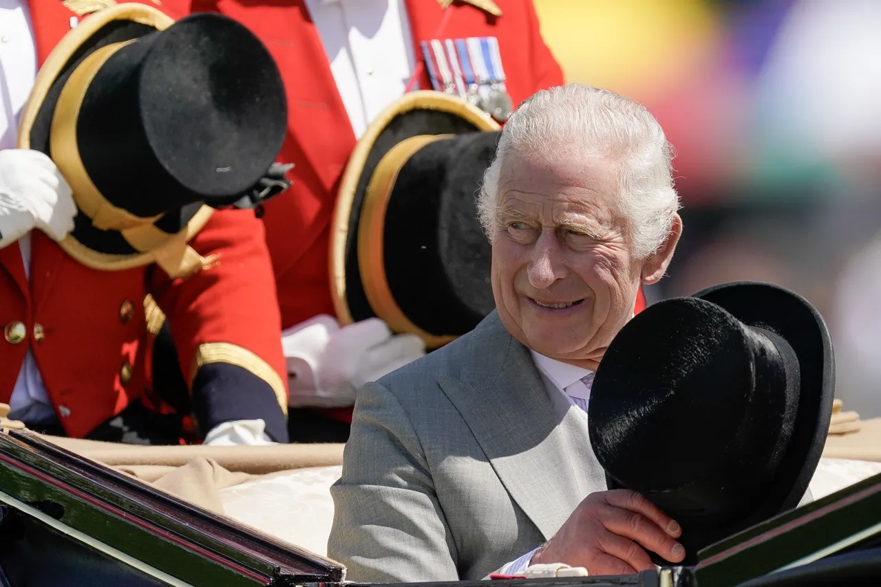 Carlo Inghilterra quanto guadagna