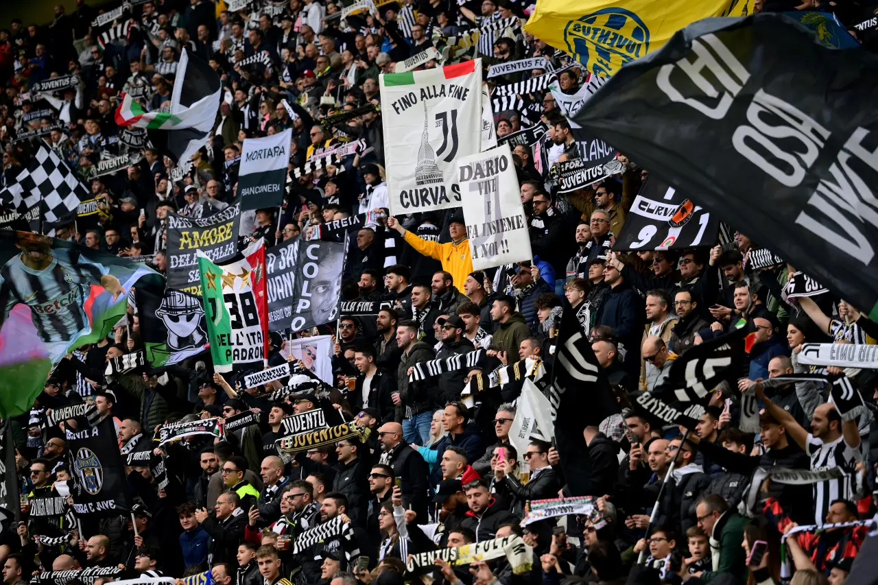 Juventus tifosi Allianz Stadium