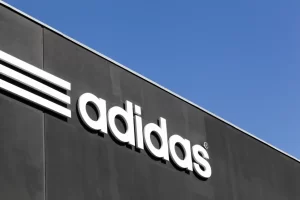 Adidas crollo titolo