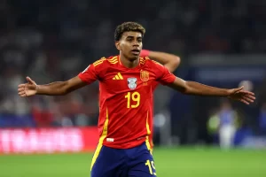 Perché Yamal non può giocare dopo le 23