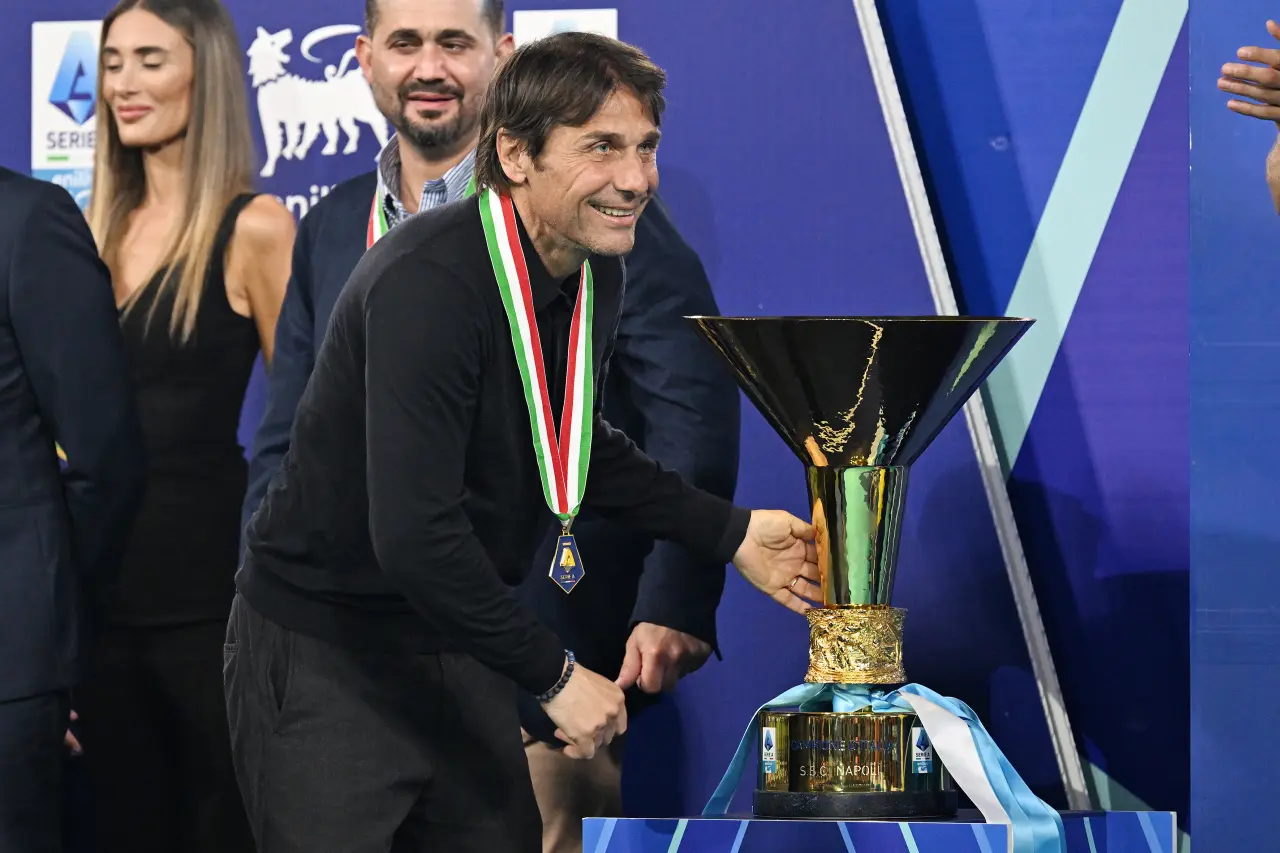 Conte resta al Napoli