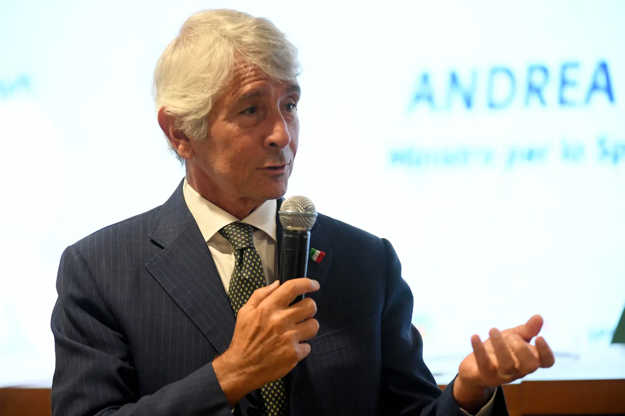 Contratti di 8 anni per i calciatori