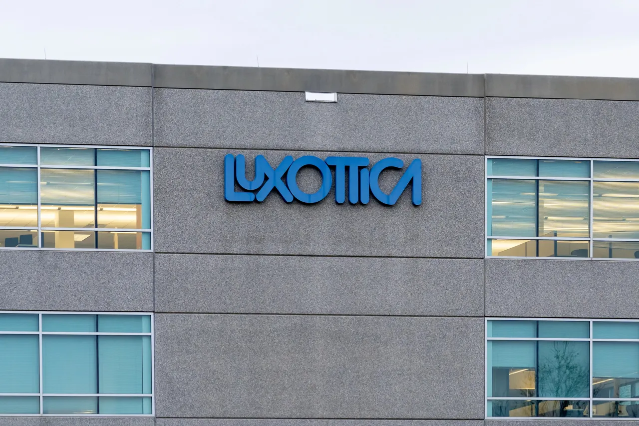 Essilux quota Armani