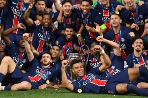 Champions esordio campioni