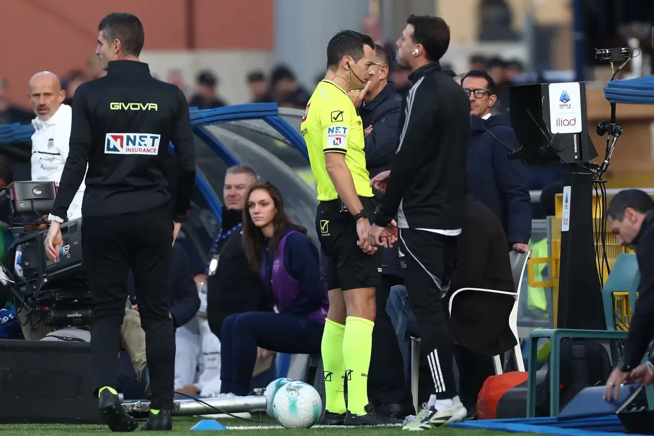 VAR arbitri di campo