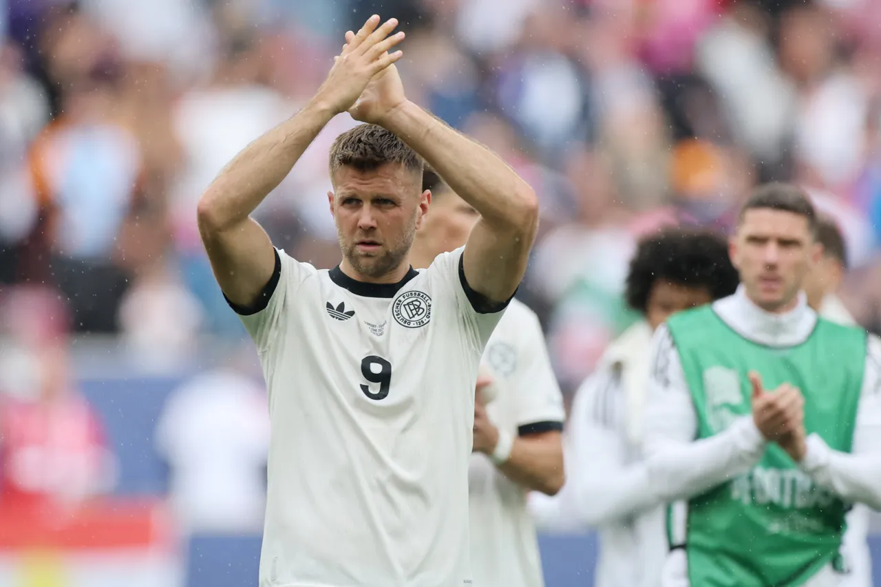 Stipendio Fullkrug Milan