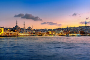 panoramique-de-la-ville-d-istanbul-au-crepuscule-en-turquie1 (1)
