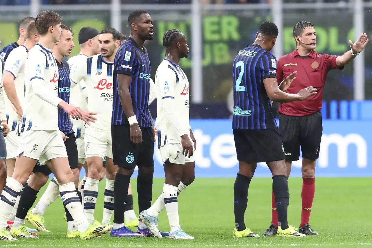 Inter furiosa con arbitro