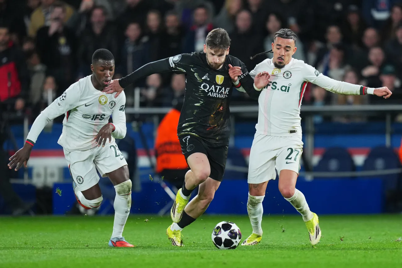 paris-saint-germain-fc-v-chelsea-fc-uefa-champions-league-2025-26-round-of-16-first-leg (1)