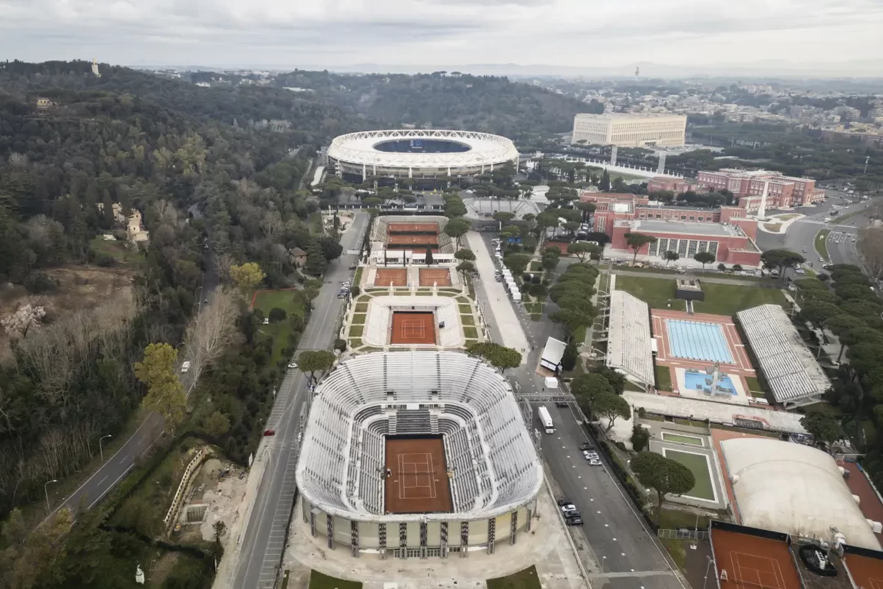 Perché il derby di Roma si gioca lunedì